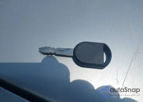 2003 Ford Crown Victoria Standard z USA, uszkodzony, nr VIN 2FAFP73W03X182860